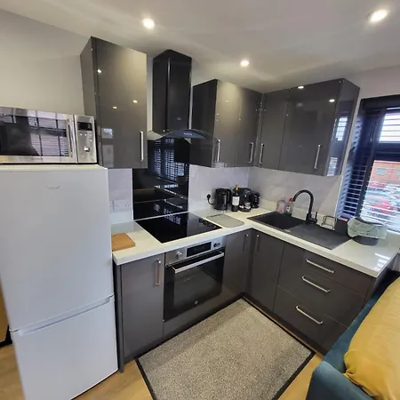 Town Centre Modern 1 Bed Self-Contained Apartment Newbury  Exterior photo