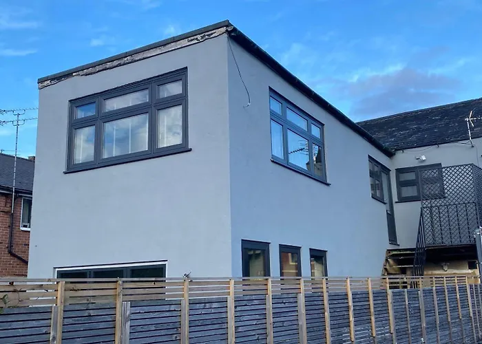 Town Centre Modern 1 Bed Self-Contained Apartment