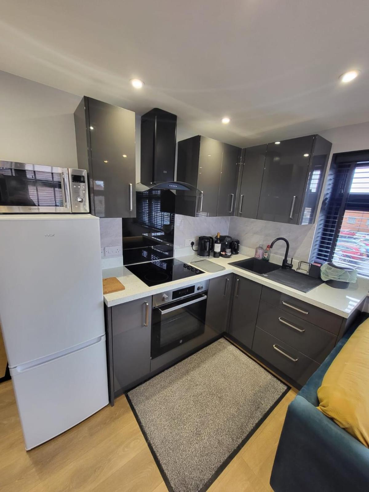 Apartment Town Centre Modern 1 Bed Self-contained Newbury (Berkshire)
