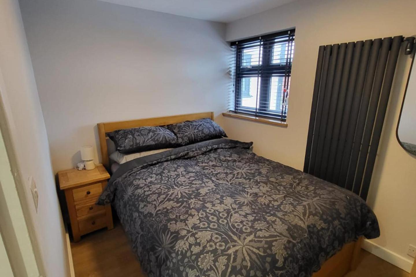 Apartment Town Centre Modern 1 Bed Self-contained *