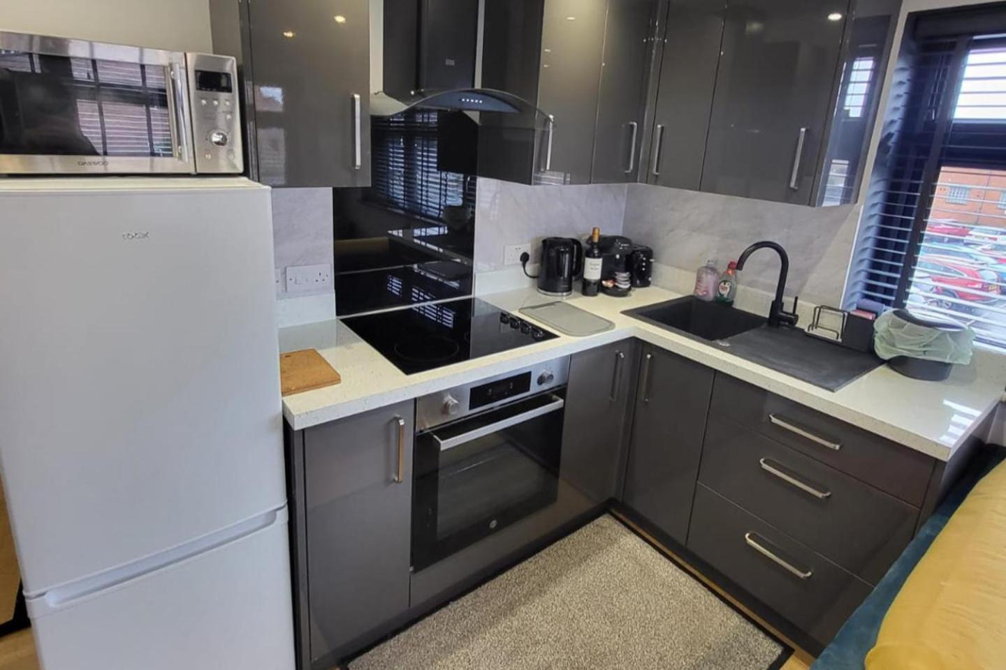 Apartment Town Centre Modern 1 Bed Self-contained *