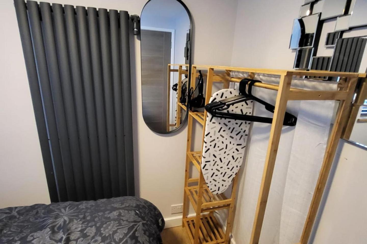 Town Centre Modern 1 Bed Self-contained Newbury (Berkshire)
