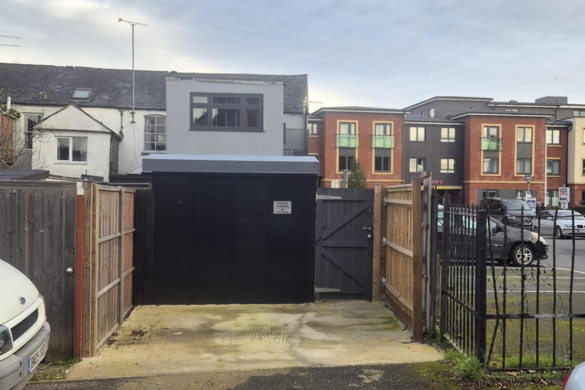 Apartment Town Centre Modern 1 Bed Self-contained Newbury (Berkshire)